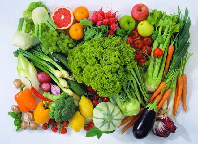 Chế độ dinh dưỡng lành mạnh giàu rau củ quả hỗ trợ kiểm soát huyết áp và bảo vệ sức khỏe tim mạch