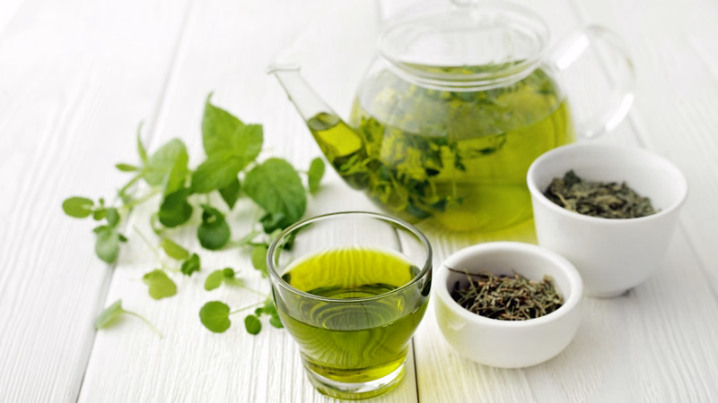 Hàm lượng caffeine trung bình trong một ly trà xanh khoảng 25 đến 30 miligram