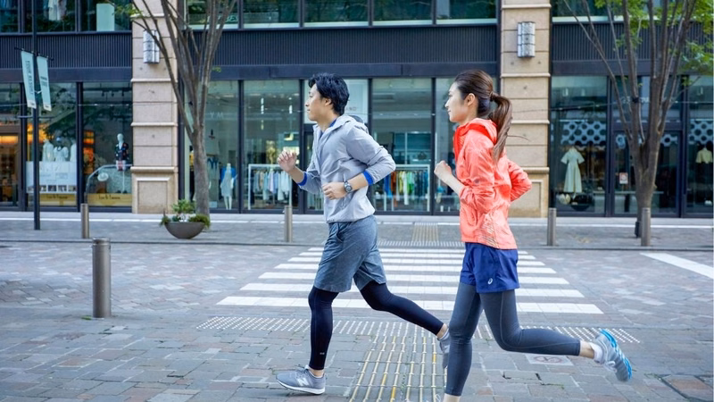 Lựa chọn quần áo chạy bộ phù hợp theo điều kiện thời tiết nóng lạnh