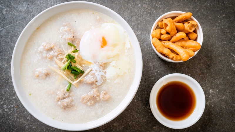 Lựa chọn thực phẩm mềm ẩm cho người bệnh bị rối loạn nuốt sau đột quỵ