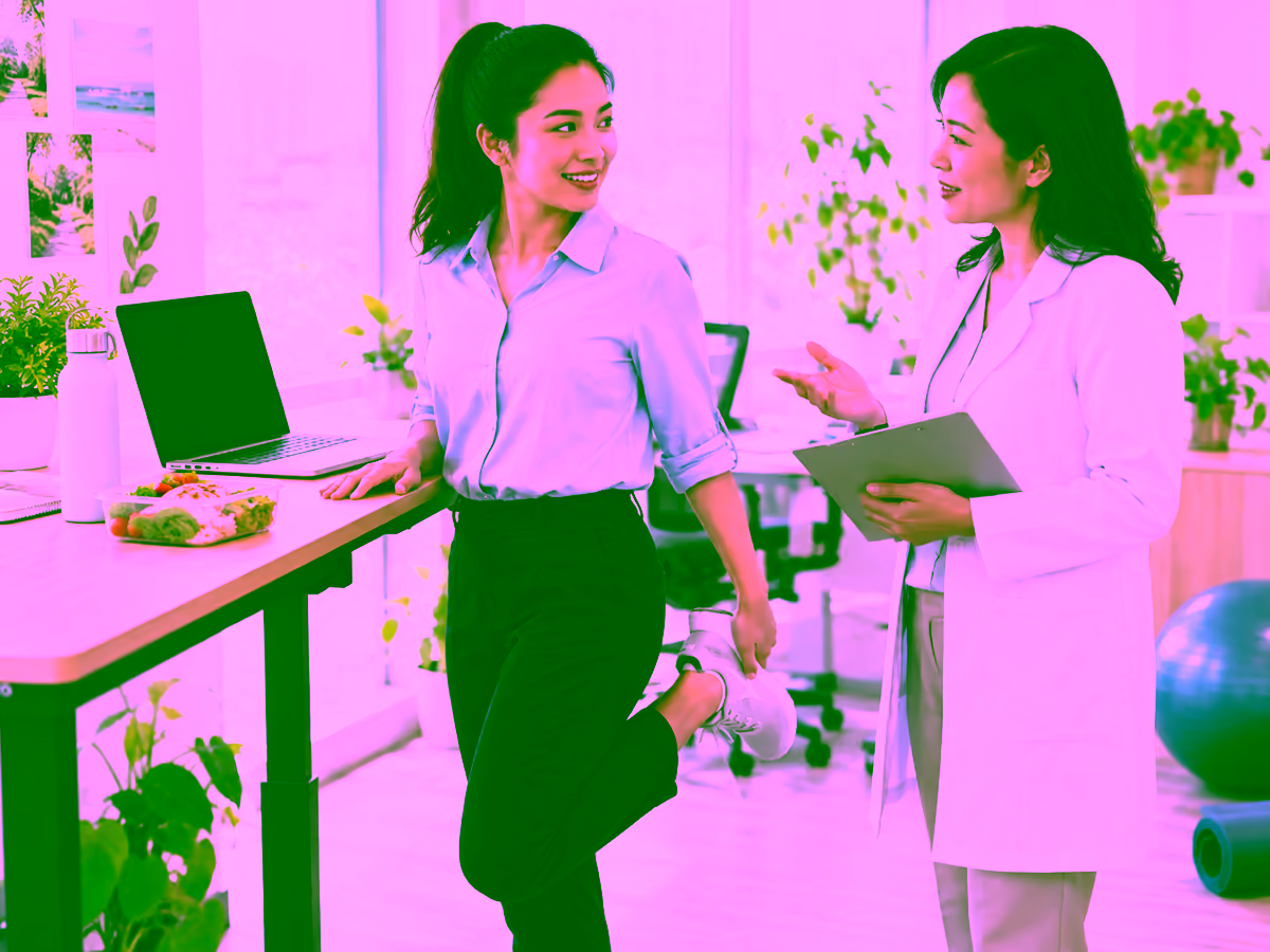 Nhân viên văn phòng vận động trong giờ làm để phòng đái tháo đường