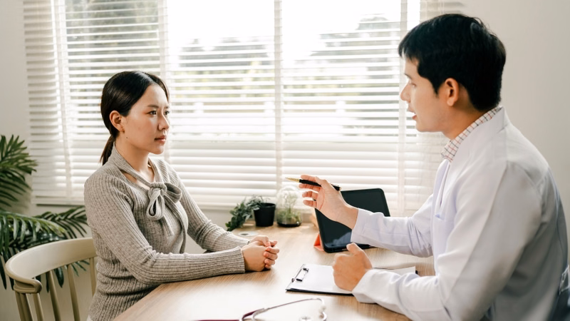 Tư vấn và giải đáp thắc mắc cho người tham gia về các dịch vụ y tế không thuộc phạm vi bảo hiểm chi trả