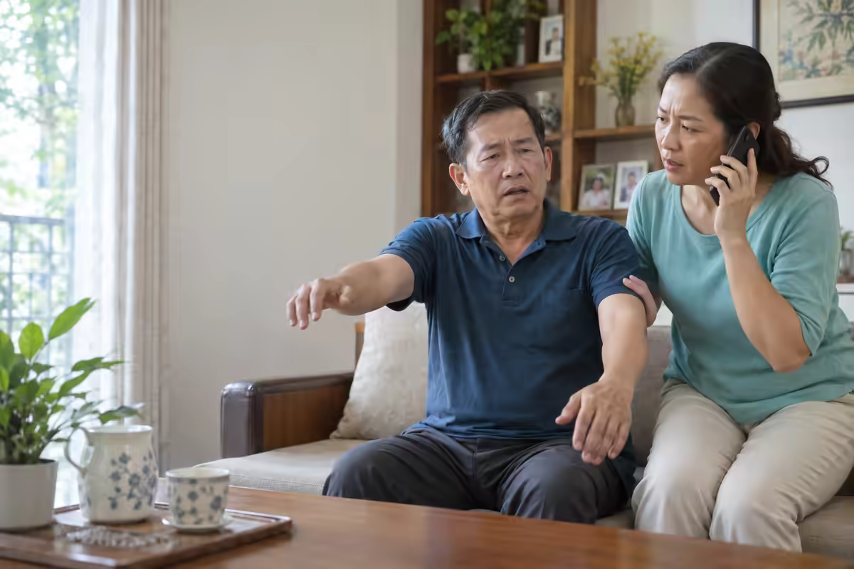 Người nhà nhận thấy dấu hiệu đột quỵ sớm và gọi hỗ trợ cấp cứu ngay