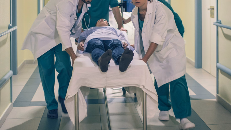 Bệnh nhân đột quỵ cấp được đưa vào phòng cấp cứu để xử trí khẩn cấp trong giờ vàng