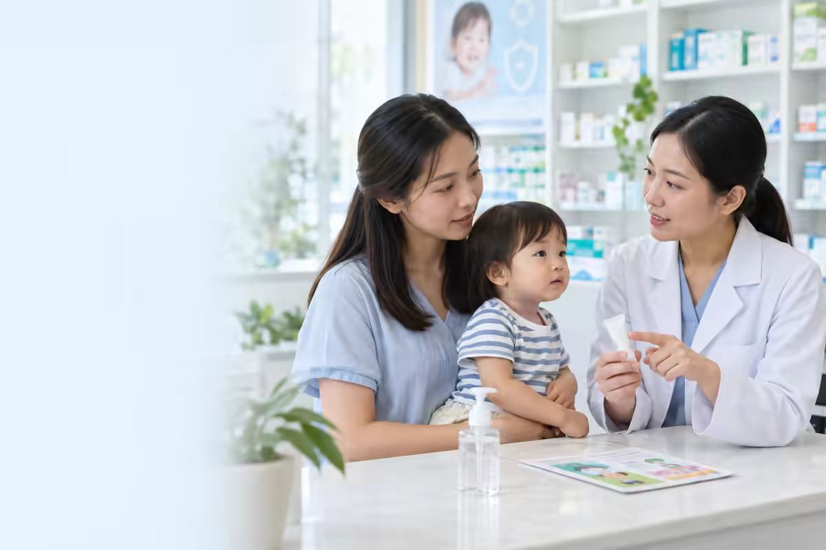 Dược sĩ tư vấn sử dụng gel su bạc và chăm sóc trẻ tay chân miệng
