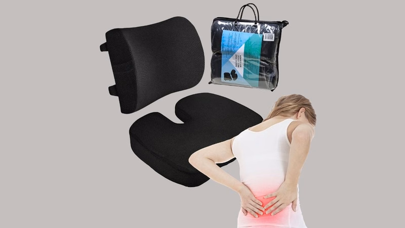 Đặt gối kê lưng đúng vị trí thắt lưng giúp giảm áp lực cột sống khi ngồi ghế