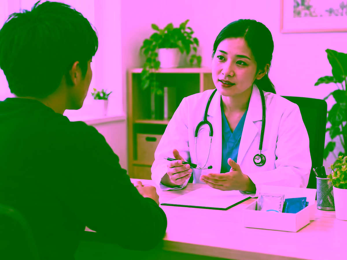 Bác sĩ tư vấn phòng ngừa lây HIV