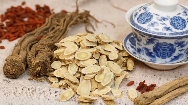 Sử dụng hoàng kỳ đúng cách hỗ trợ bảo vệ sức khỏe và hệ miễn dịch