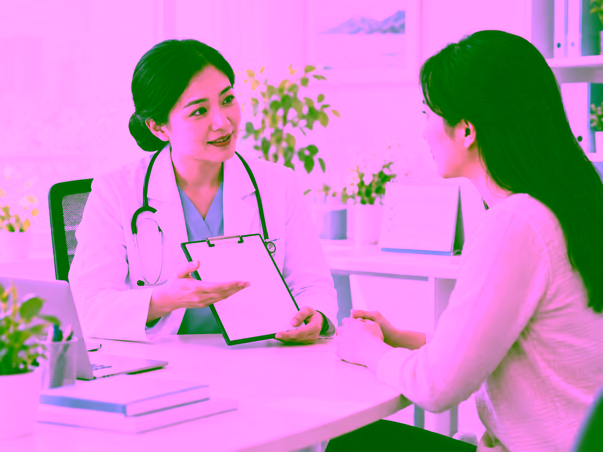 Bác sĩ tư vấn theo dõi bệnh lupus ban đỏ