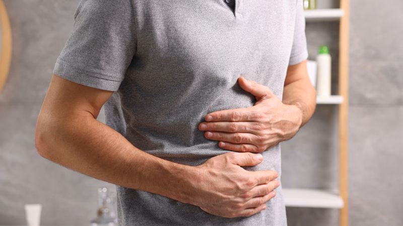 Thực hành vệ sinh tay và dụng cụ nhà bếp trước khi chế biến thức ăn