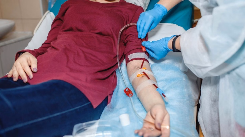 Hình ảnh minh họa rủi ro tích tụ độc tố và rối loạn điện giải khi gián đoạn quá trình lọc máu