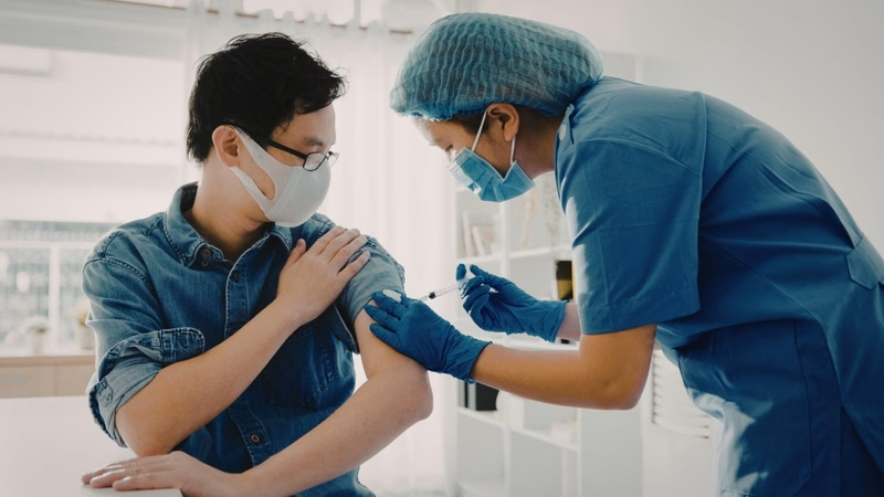 Tiêm vắc xin phòng bệnh truyền nhiễm giúp bảo vệ sức khỏe người bệnh tiểu đường