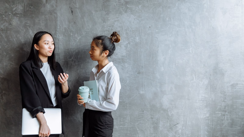 Uống đủ nước và duy trì thói quen sinh hoạt lành mạnh giúp bảo vệ chức năng thận