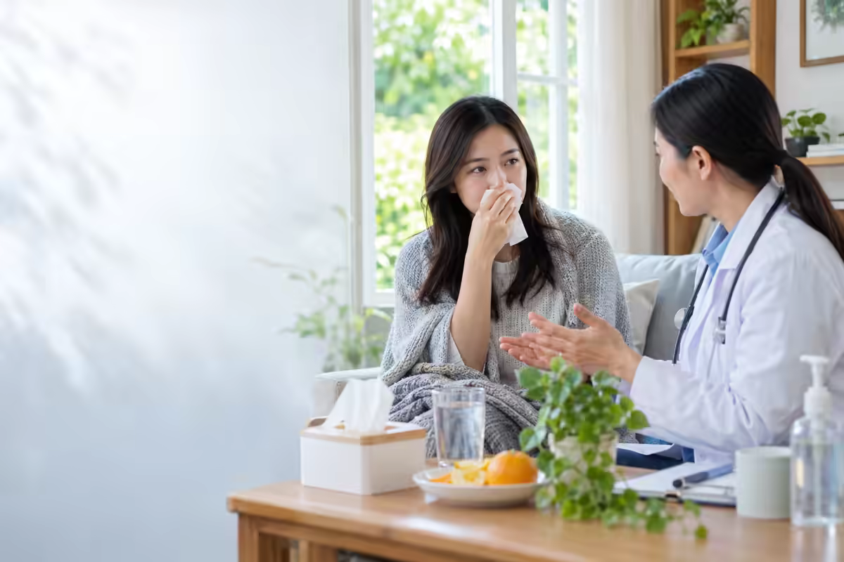 Người bệnh cảm nhẹ được bác sĩ hướng dẫn nghỉ ngơi và phòng lây