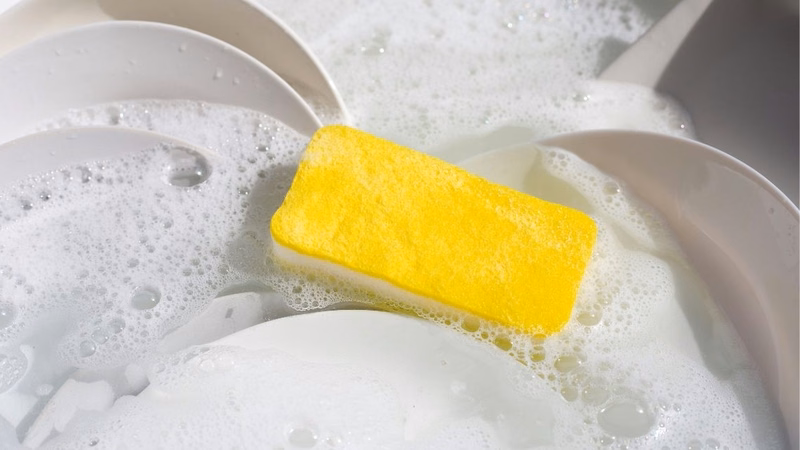 Nước rửa chén hữu cơ làm sạch bát đĩa với thành phần từ tự nhiên dịu nhẹ cho da tay