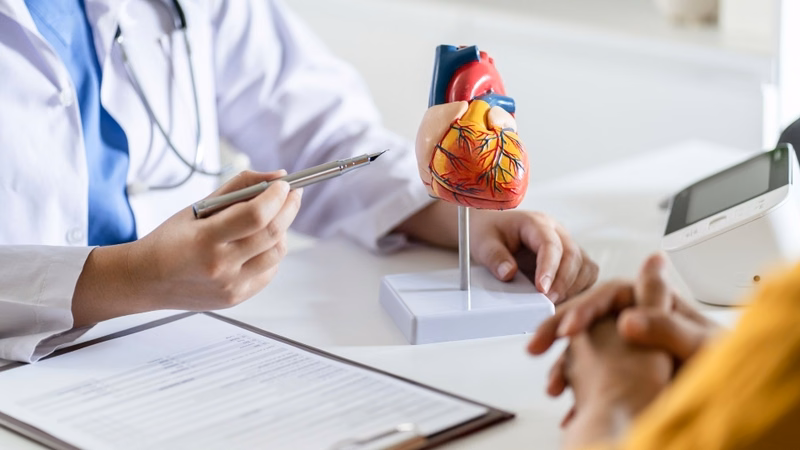 Cha mẹ chăm sóc trẻ và theo dõi các biểu hiện hô hấp tại nhà