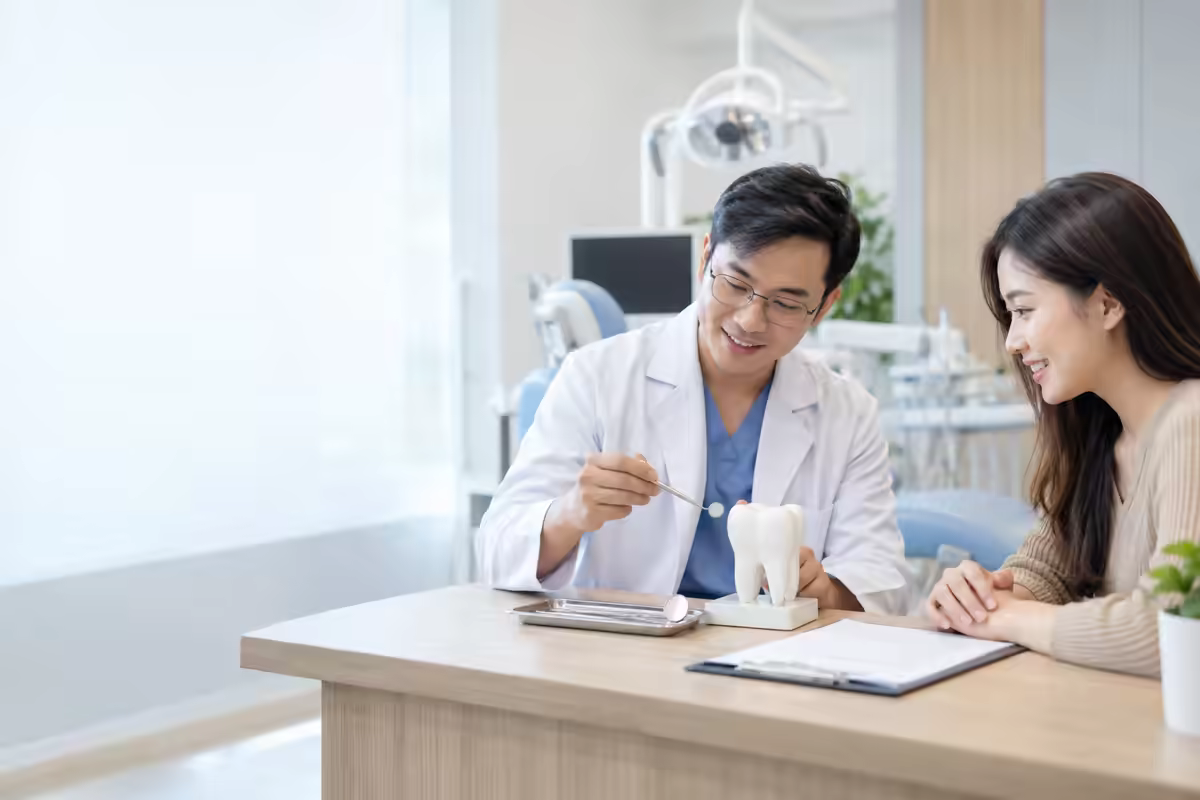 Nha sĩ hướng dẫn phát hiện sớm sâu răng và chăm sóc răng miệng