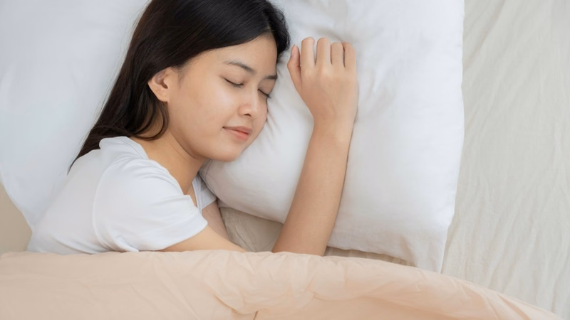 Hình ảnh bữa ăn tối nhẹ nhàng được chuẩn bị trước giờ đi ngủ giúp hệ tiêu hóa nghỉ ngơi