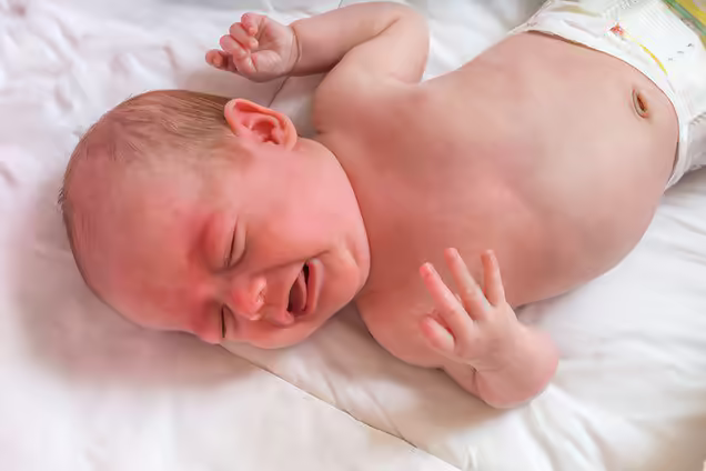 Trẻ sơ sinh quấy khóc, biểu hiện cần được bác sĩ đánh giá khi nghi rối loạn chuyển hóa
