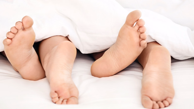 Sử dụng bao cao su đúng cách khi quan hệ tình dục trong thời gian tiêm vắc xin HPV