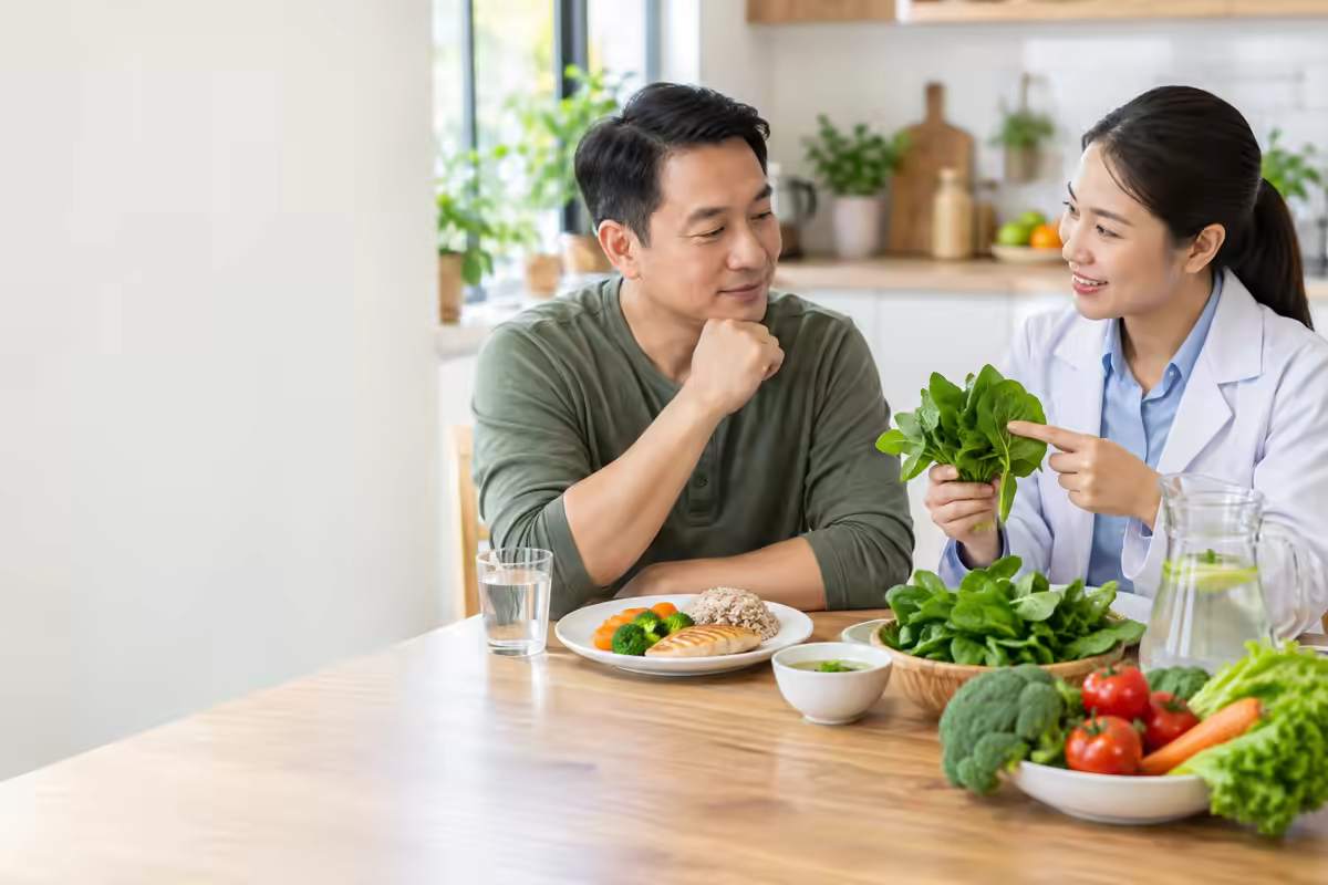 Chuyên gia dinh dưỡng tư vấn rau mồng tơi và uống nước cho người bị sỏi thận