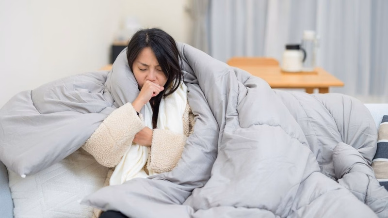 Người bệnh sốt xuất huyết xuất hiện cảm giác rét run kèm sốt cao trong giai đoạn khởi phát
