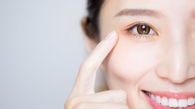 Hình ảnh mô tả cơ chế điều tiết của mắt khi nhìn ở các khoảng cách khác nhau