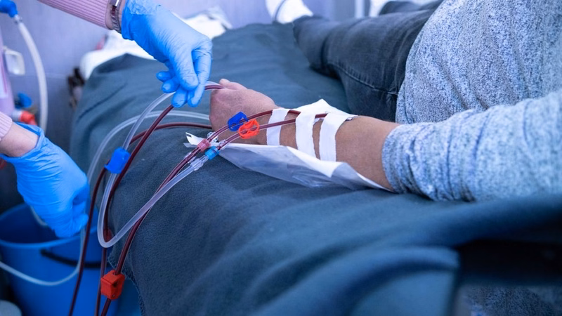 Bệnh nhân chạy thận nhân tạo định kỳ nhằm duy trì chức năng lọc máu