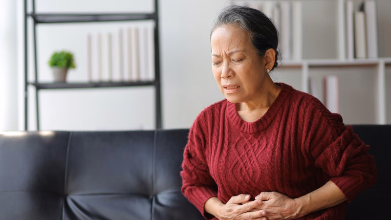 Tình trạng táo bón ở người cao tuổi kèm triệu chứng chướng bụng và khó đại tiện