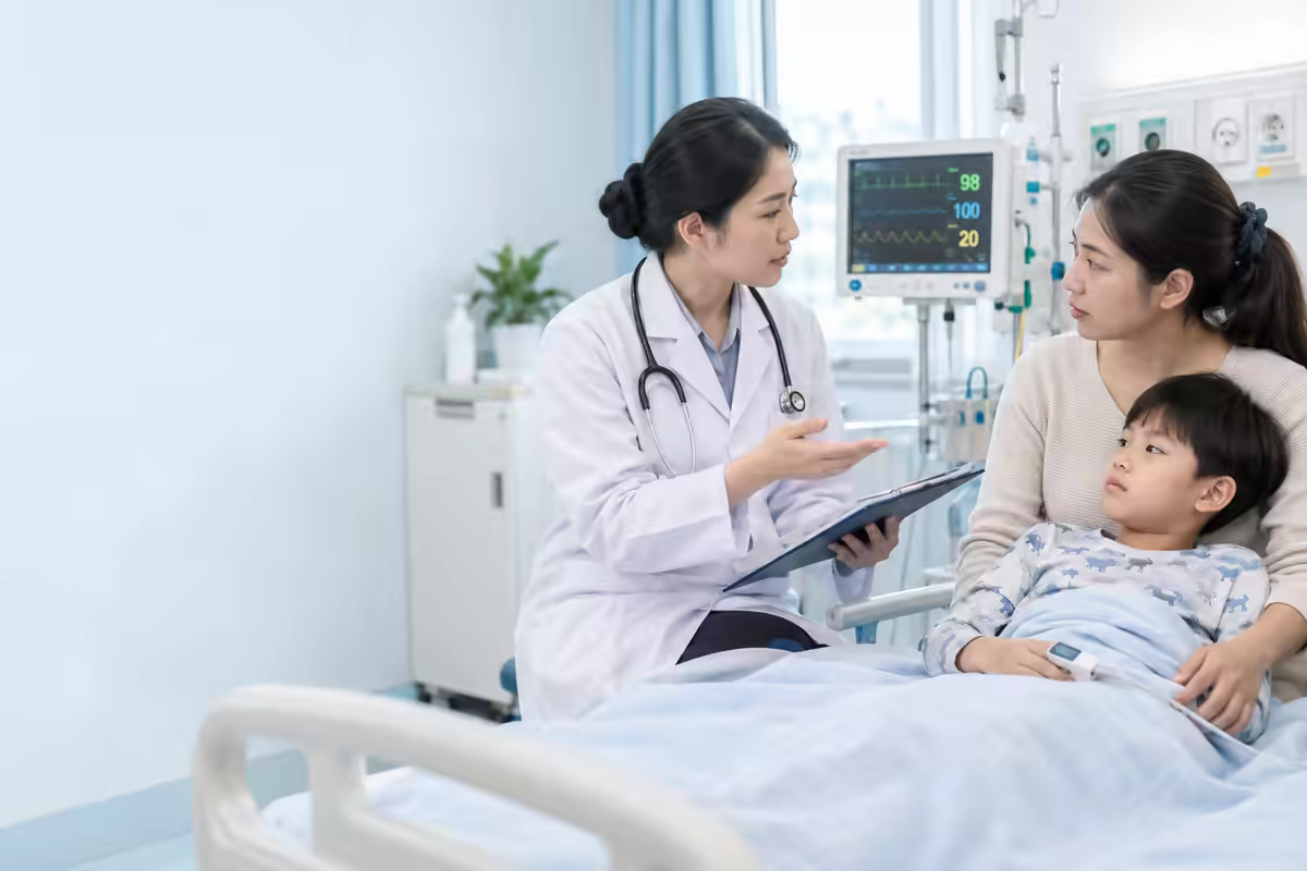 Bác sĩ nhi giải thích theo dõi tay chân miệng cấp độ 3 ở trẻ