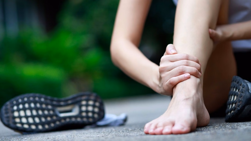 Khung tập đi walker hỗ trợ người bệnh đột quỵ di chuyển an toàn