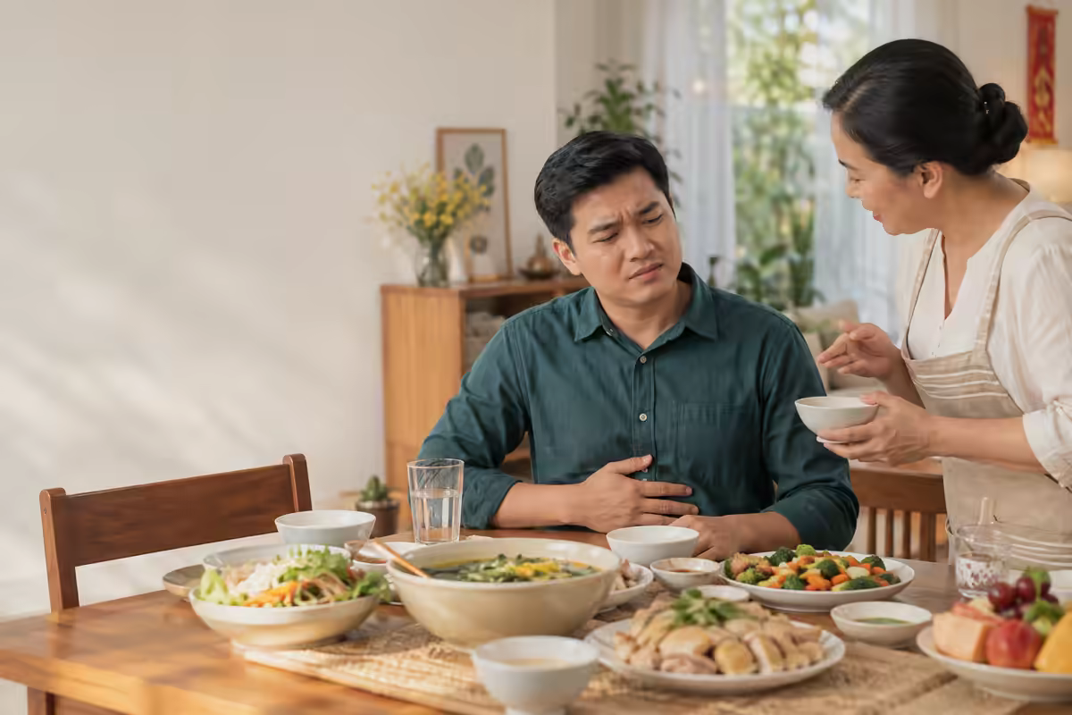 Người ăn tiệc cảm thấy đầy bụng và được nhắc ăn vừa phải, uống đủ nước