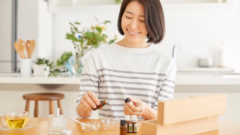 Sử dụng tinh dầu trà xanh trong máy khuếch tán giúp thanh lọc không khí và thư giãn