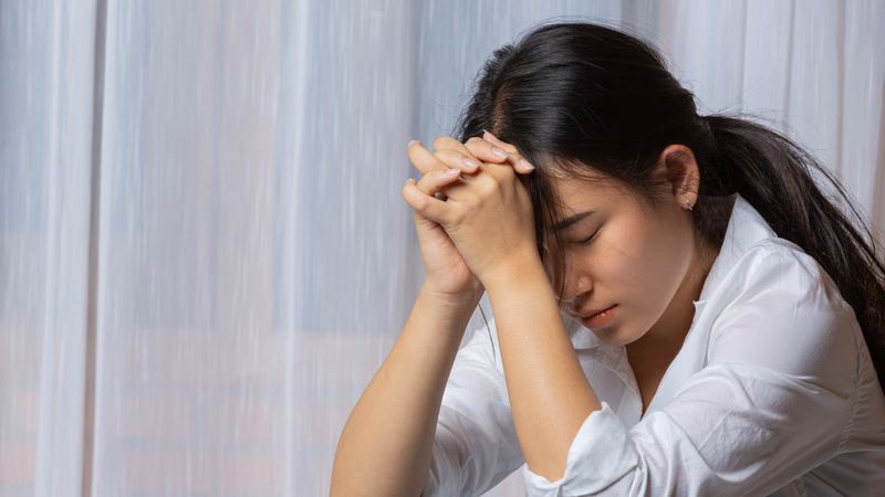Người chăm sóc trò chuyện động viên người bệnh trầm cảm sau đột quỵ