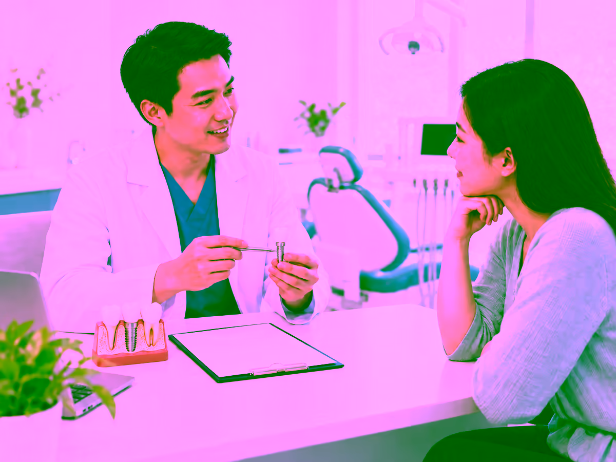 Nha sĩ tư vấn chi phí trồng răng Implant