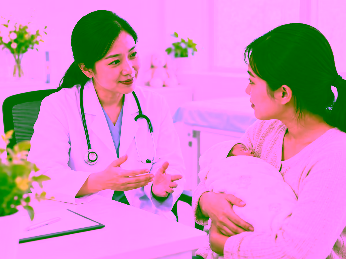 Bác sĩ da liễu nhi tư vấn chăm sóc trẻ sơ sinh