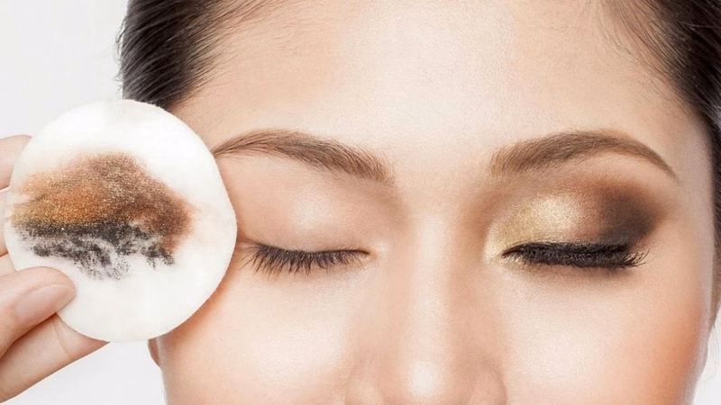 Các bước chườm ấm bờ mi giúp hỗ trợ làm thông tuyến dầu và giảm triệu chứng viêm bờ mi