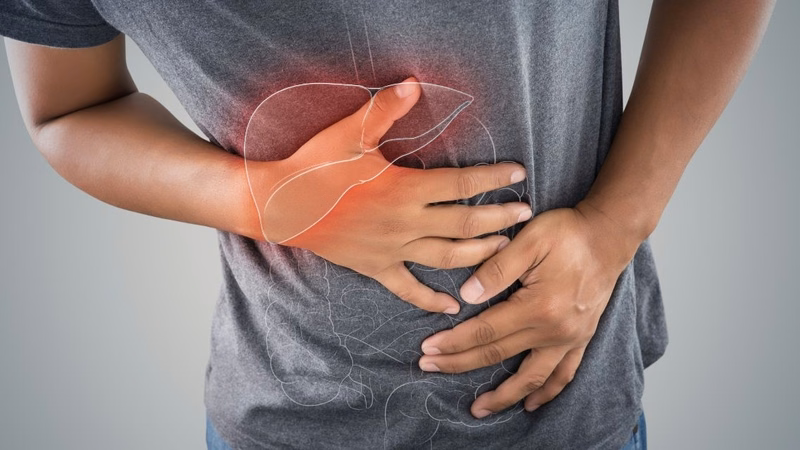 Xét nghiệm máu và theo dõi chức năng gan định kỳ cho người nhiễm viêm gan B