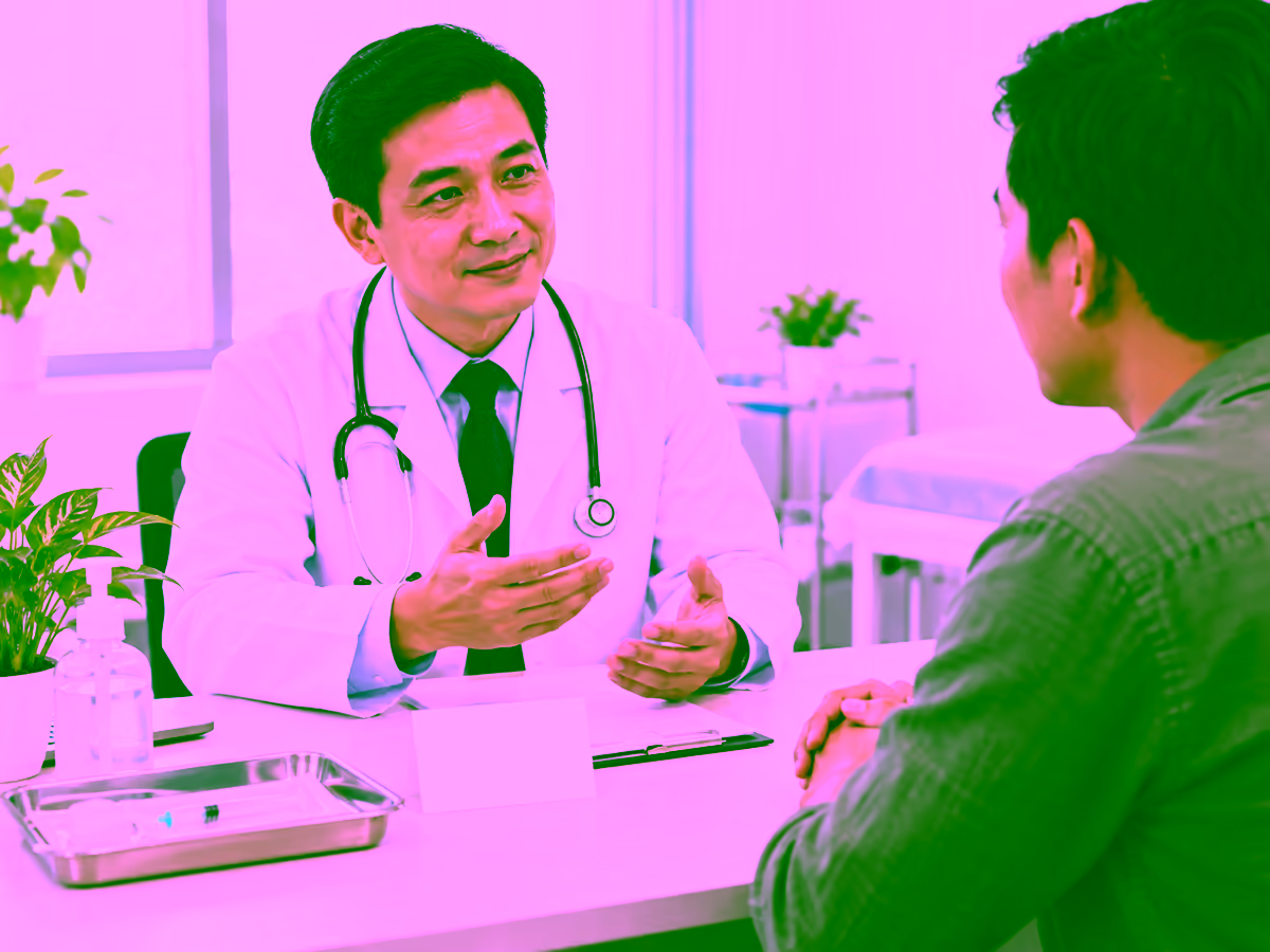 Bác sĩ tư vấn phòng ngừa viêm gan siêu vi