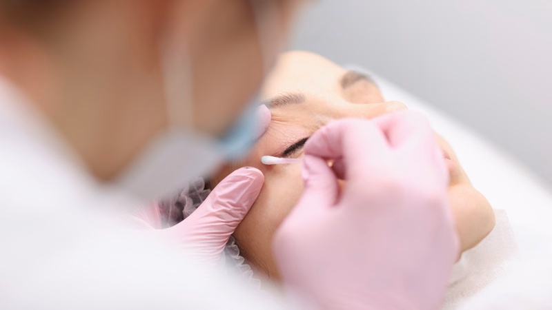 Thủ thuật xăm tròng mắt tiềm ẩn nhiều nguy cơ biến chứng ảnh hưởng đến thị lực