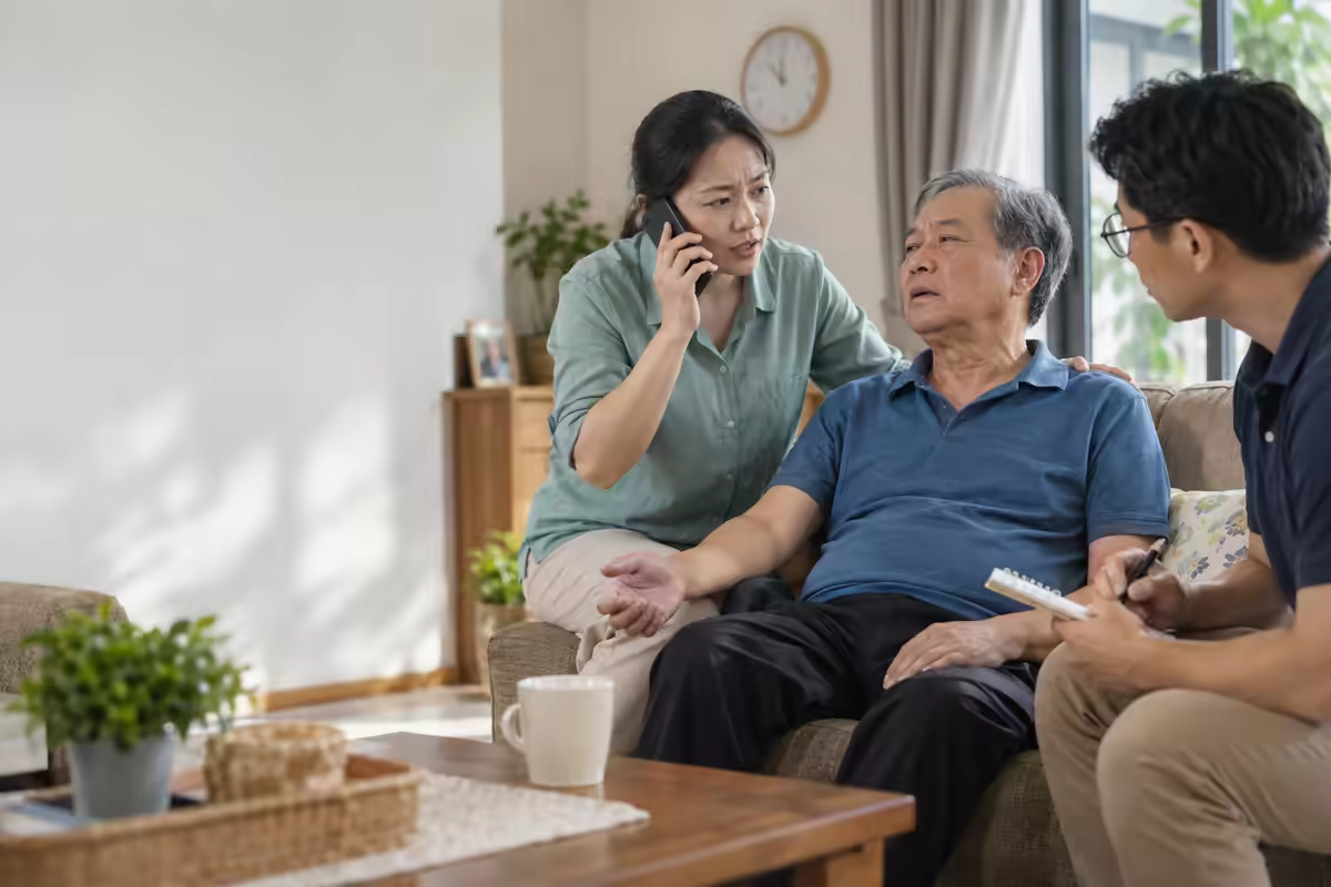 Người nhà ghi nhớ thời điểm, hỗ trợ người nghi đột quỵ và gọi cấp cứu ngay
